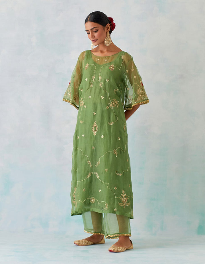 Green hand embroidered tissue organza and chanderi lining kurta with pants