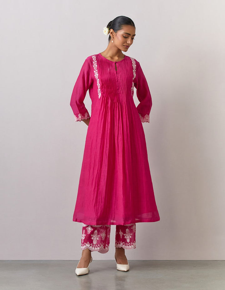 Pink chanderi embroidered kurta with pants and tissue organza dupatta