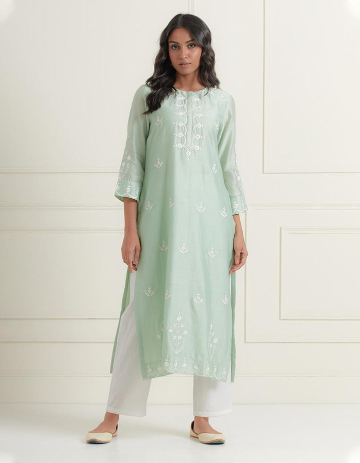 Green embroidered chanderi silk kurta with pants and dupatta