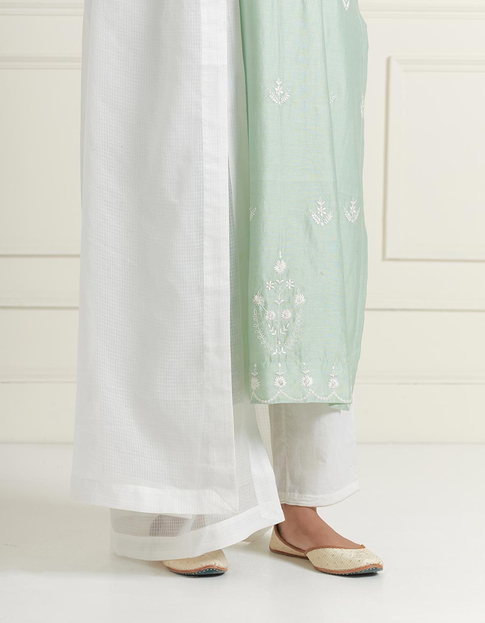 Green embroidered chanderi silk kurta with pants and dupatta