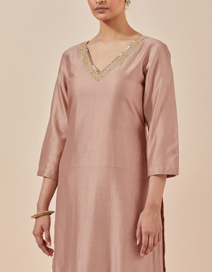 Dust Pink chanderi embroidered kurta with pants and dupatta