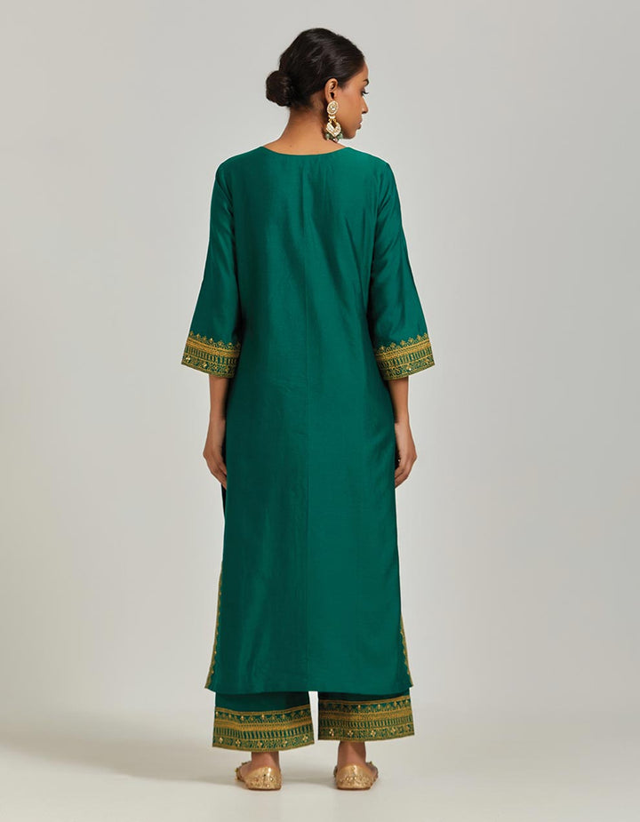 Green Chanderi Silk Embroidered Kurta With Pants And Dupatta