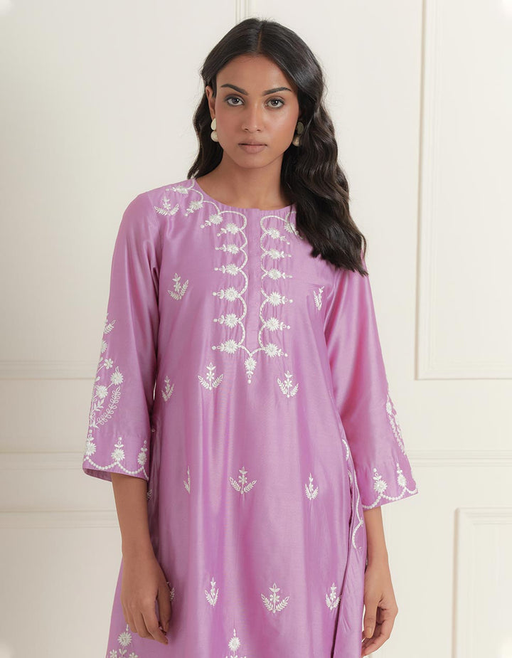 Purple embroidered chanderi silk kurta with pants and dupatta