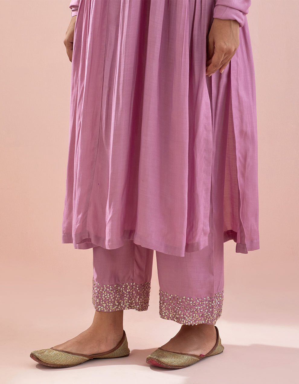 Lavender Muslin Kurta With Pants and Shimmer Organza Dupatta