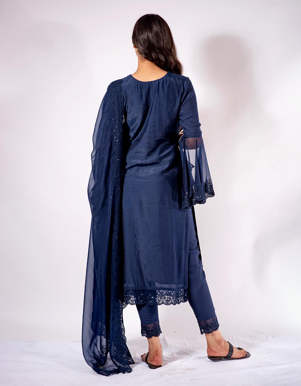 Blue-muslin-cotton-straight-kurta-with-straight-pants-and-scalloped-embroidered-tissue-dupatta