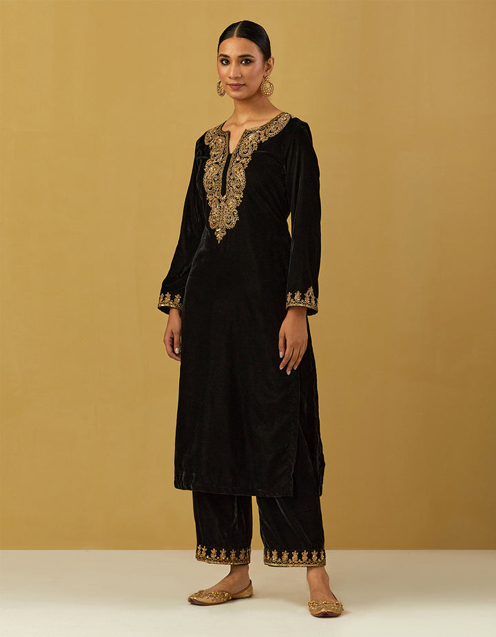 Black Silk Velvet Embroidered Kurta With Pants And Dupatta